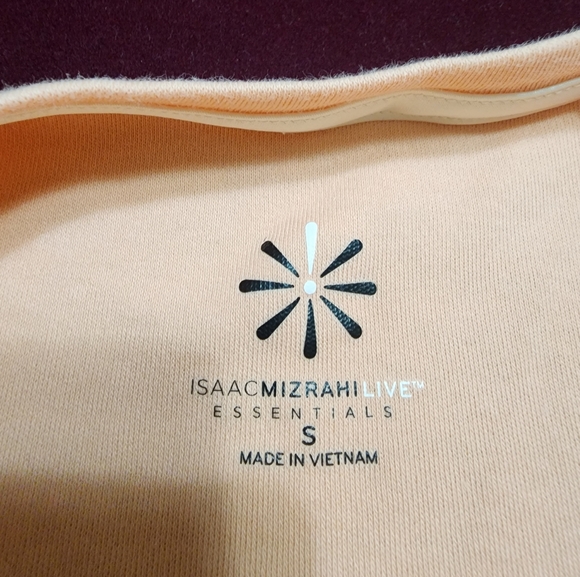 NWOT ... Isaac Mizrahi t-shirt 👕 - Picture 3 of 6
